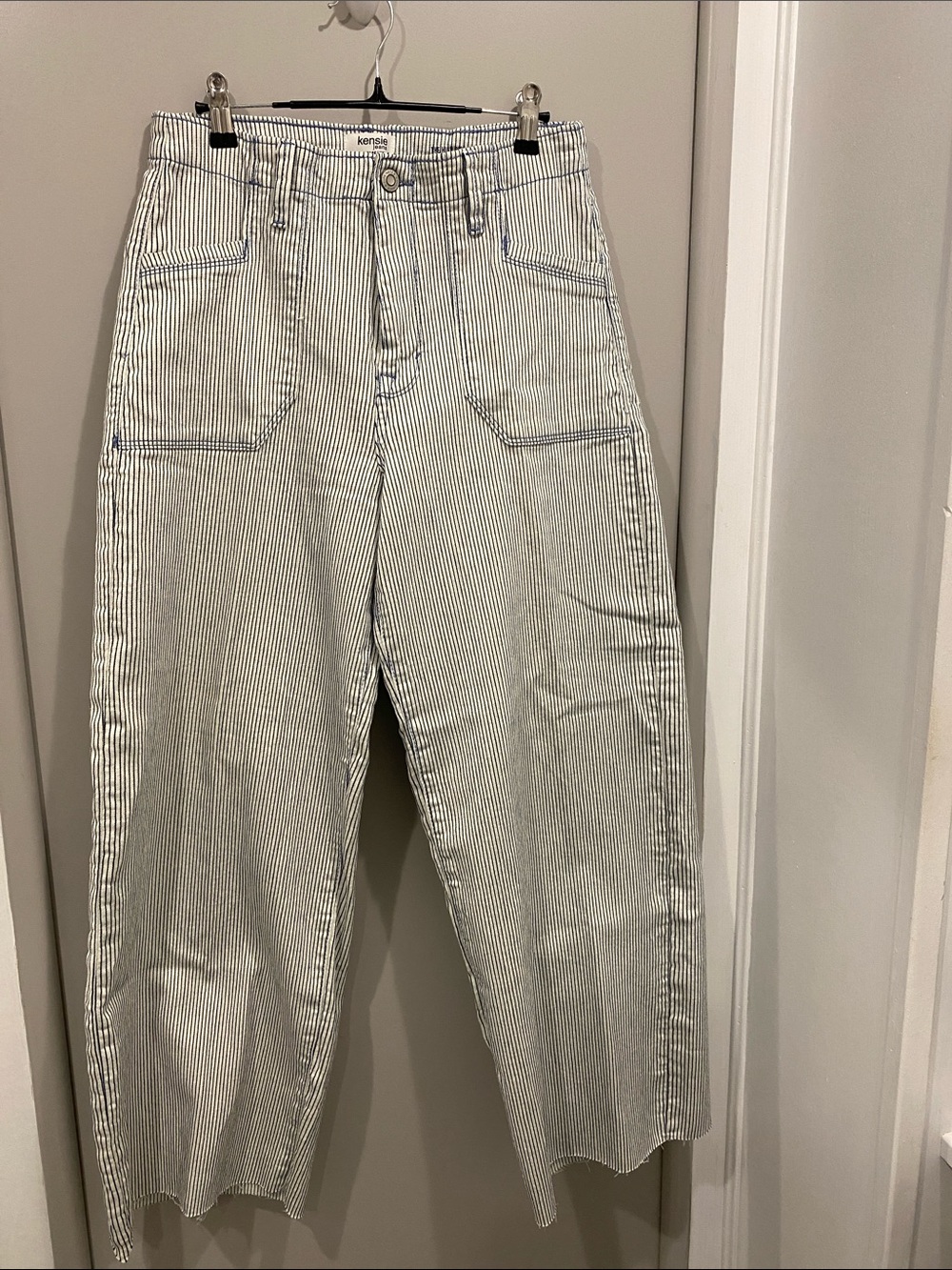 Kensie Vintage Luxe stretch jeans in white and thin blue stripe size 8
